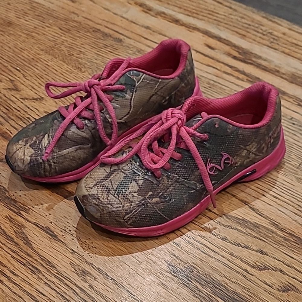 RealTree cobra Jr sz 2 Sneakers